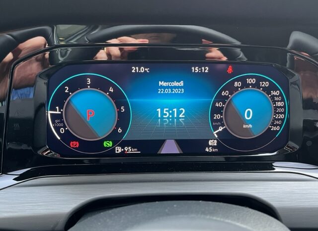 
								Volkswagen Golf 2.0 Tdi Style 116 cv DSG completo									