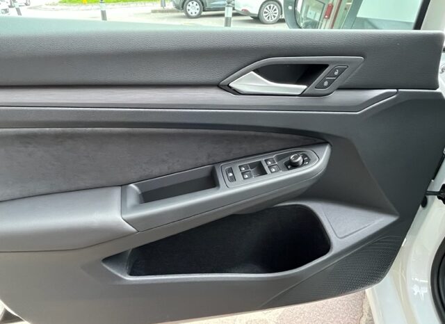 
								Volkswagen Golf 2.0 Tdi Style 116 cv DSG completo									