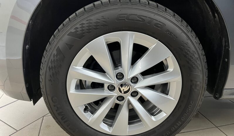 
								Skoda Kamiq 1.0 TSI Selection completo									